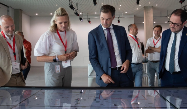 4008云顶集团集团迎接比利时首相ALEXANDER DE CROO和副首相VINCENT VAN QUICKENBORNE来访参观总部